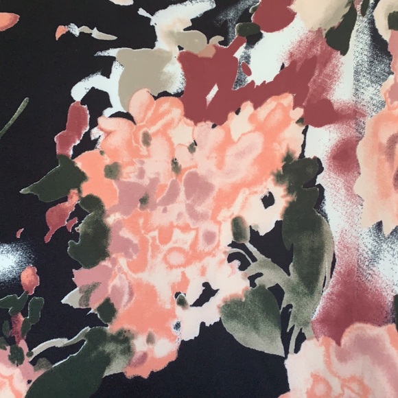 Floral Printed Shift Dress - Picture 6 of 13